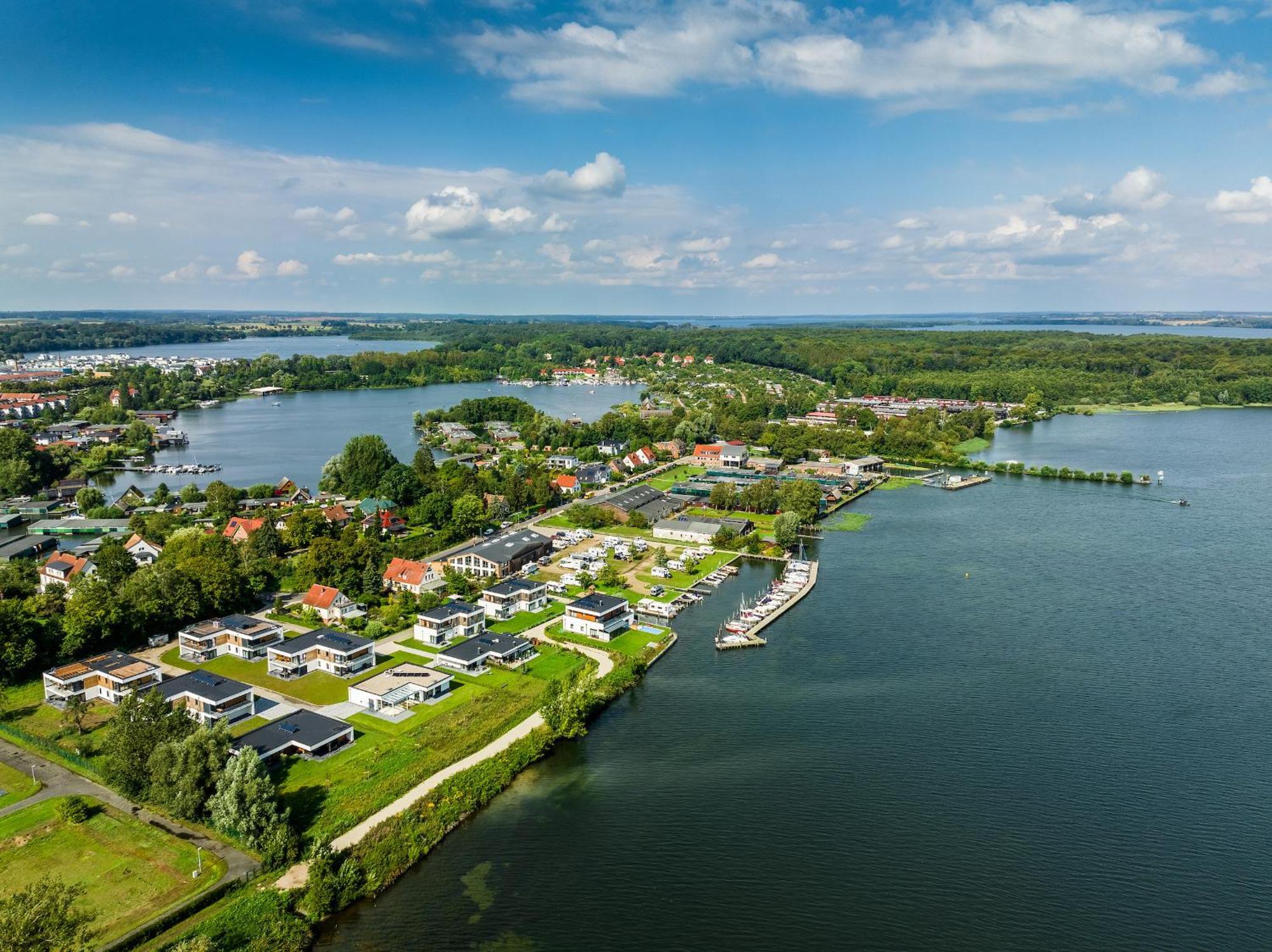 Hangar 19 Luxusbungalow Am See H8 什未林 外观 照片